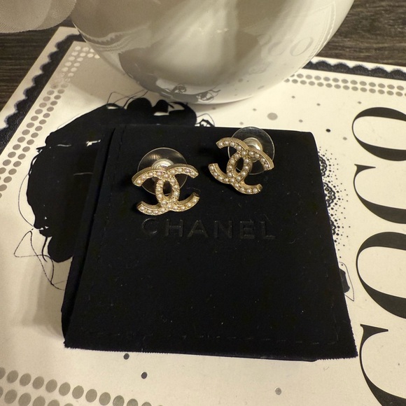 CHANEL Small Gold CC Faux Pearl Stud Earrings - Picture 8 of 8